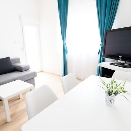 Cozy Beach Apartments Макарська Екстер'єр фото