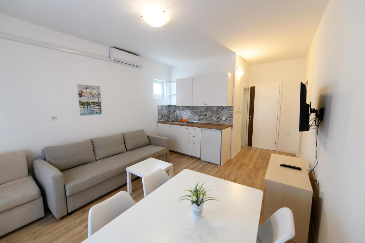 Cozy Beach Apartments Макарська Екстер'єр фото