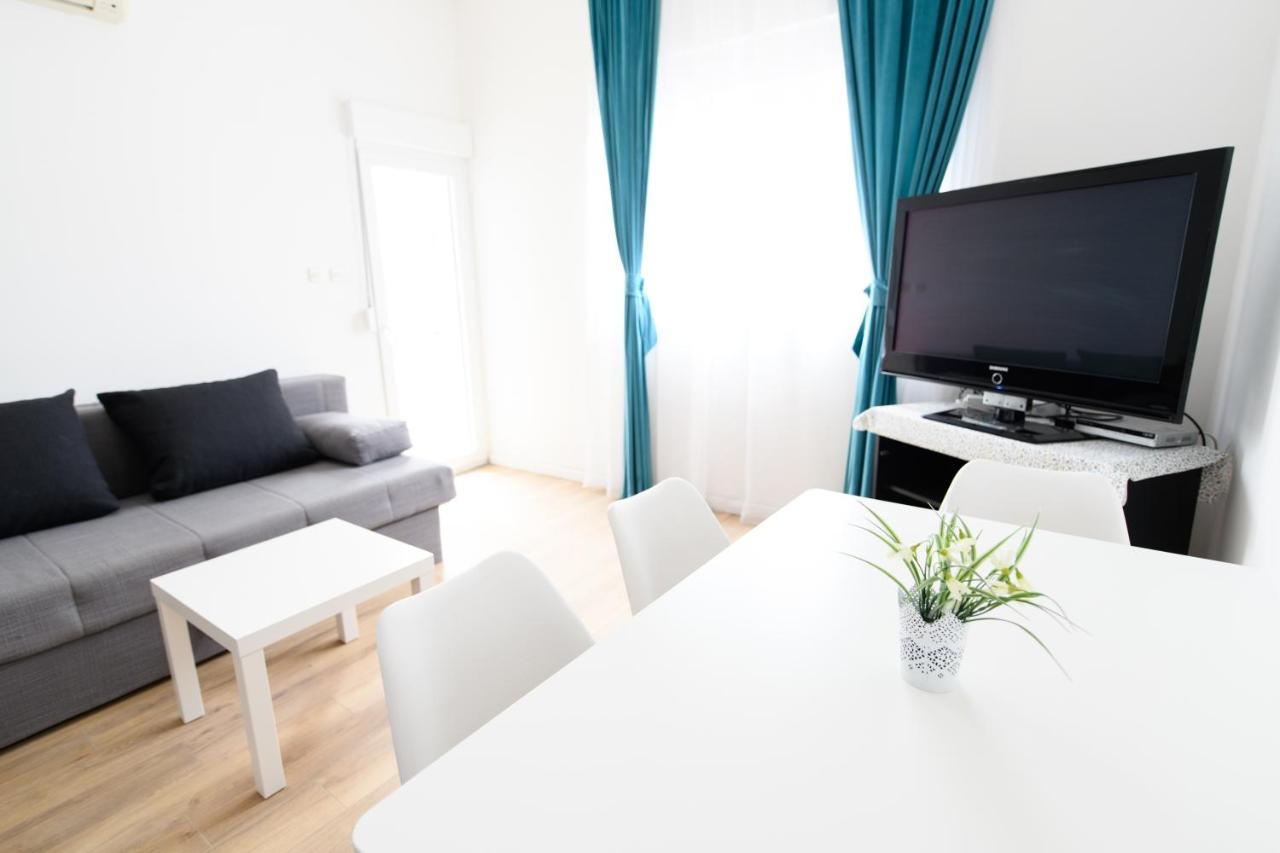 Cozy Beach Apartments Макарська Екстер'єр фото