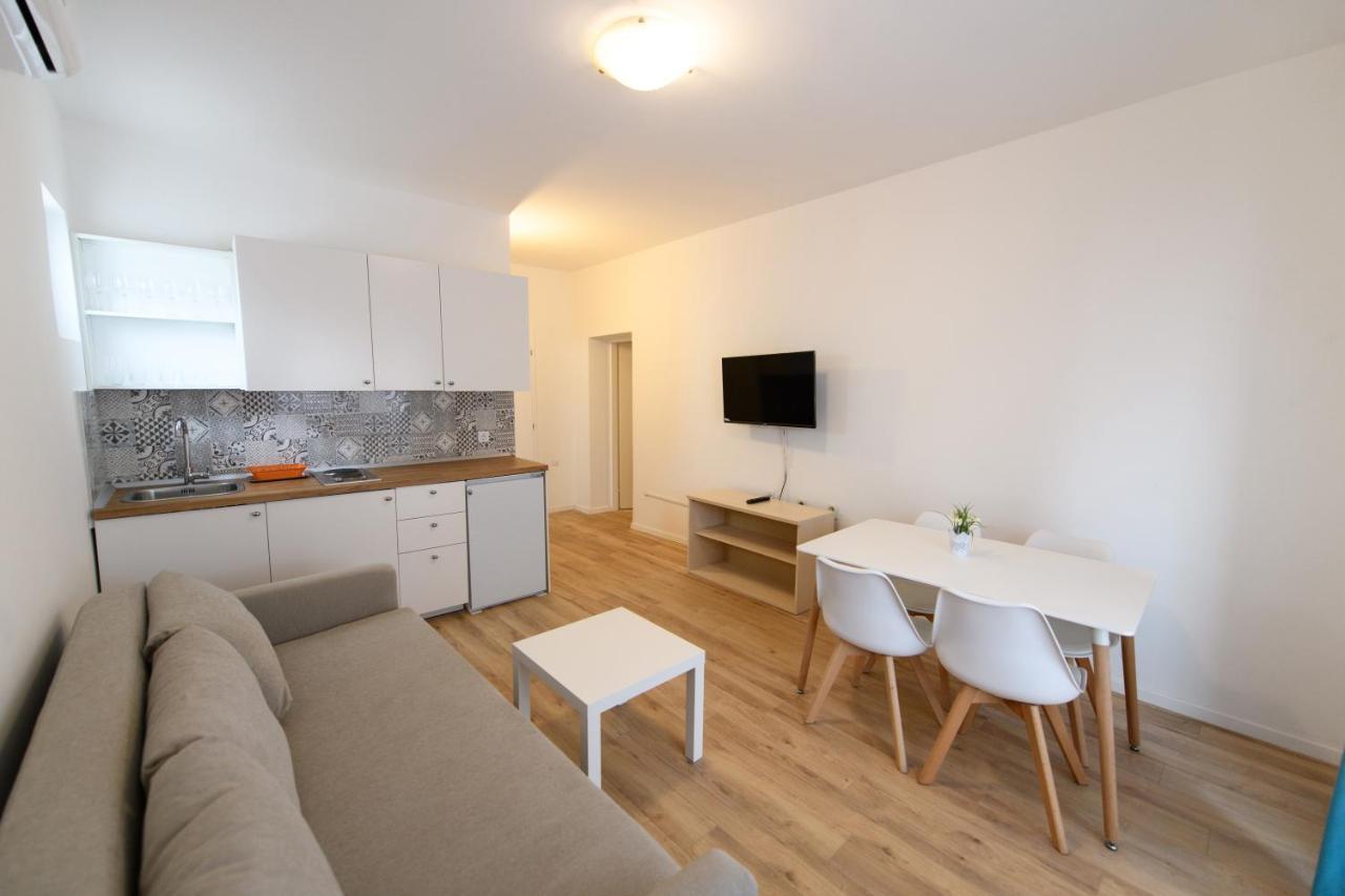 Cozy Beach Apartments Макарська Екстер'єр фото