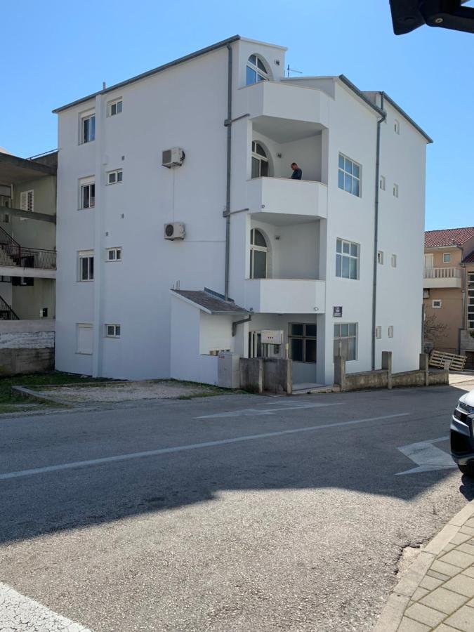 Cozy Beach Apartments Макарська Екстер'єр фото